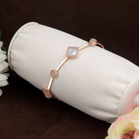 Rose Gold Rhombus with Round Shape Bracelet