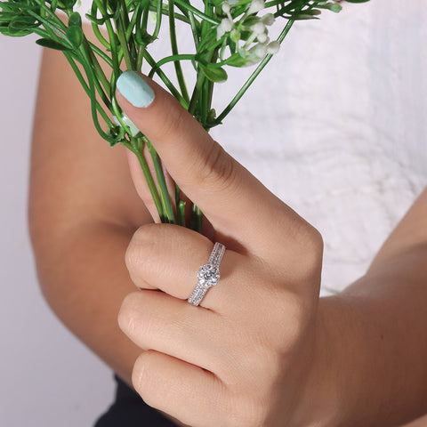 Cluster Setting Round Cut Zircon Silver ring