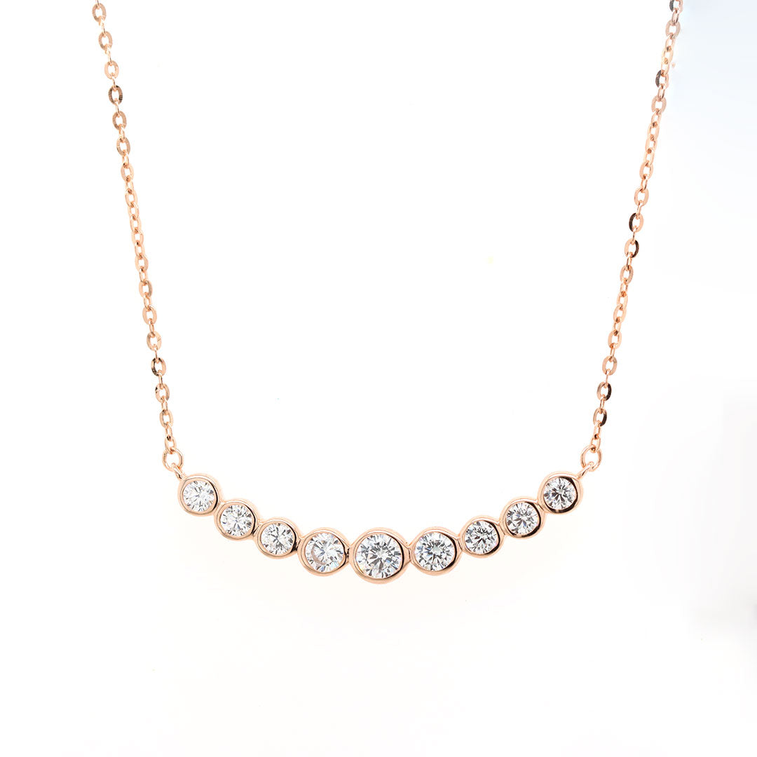White diamond's round shape rose gold necklace