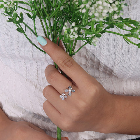 flower with White Stone-Studded Adjustable Finger Ring