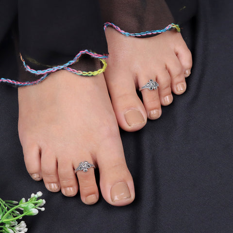 925 Sterling Silver Oxidized Floral Cluster Toe Ring