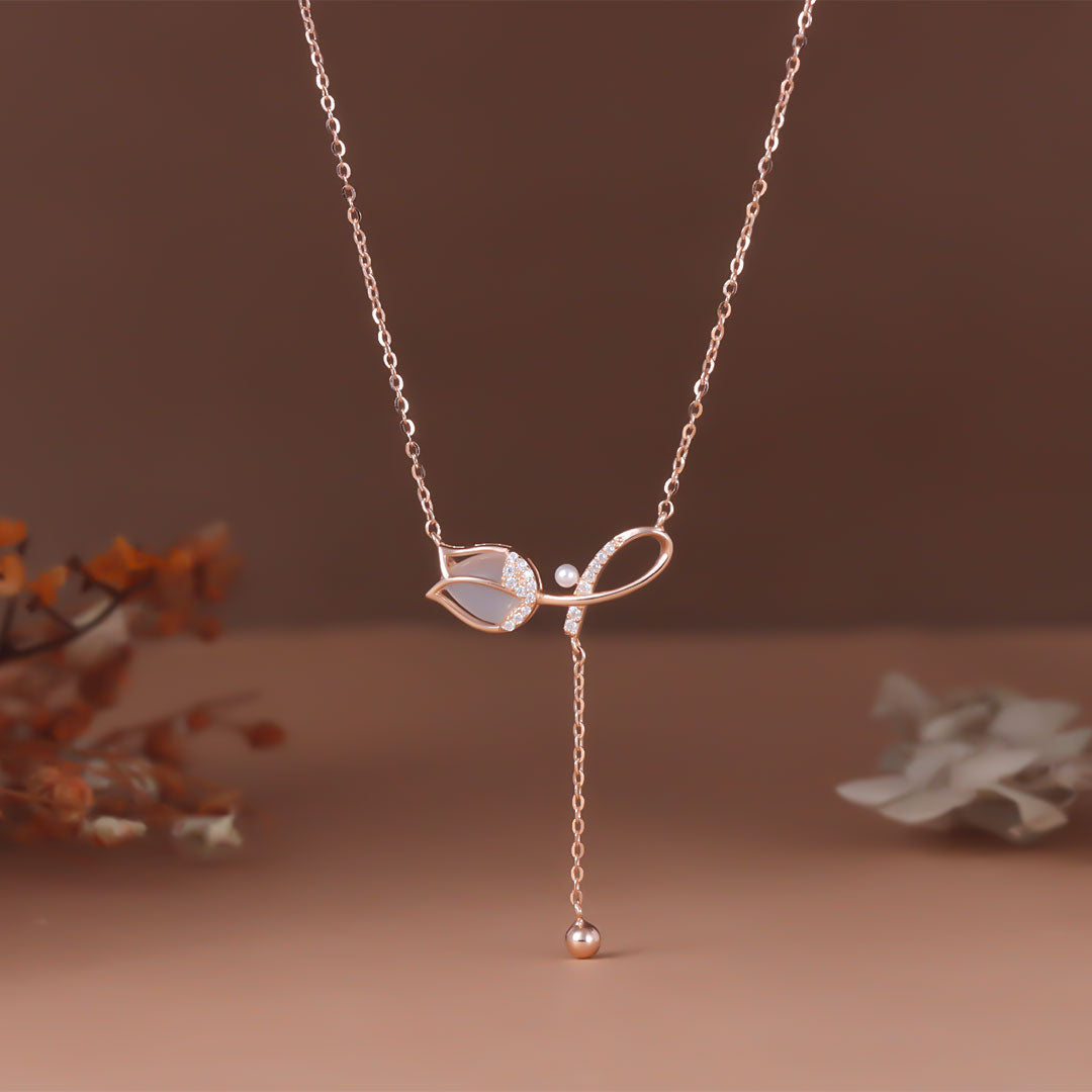 Rose gold rose diamond pendant with chain