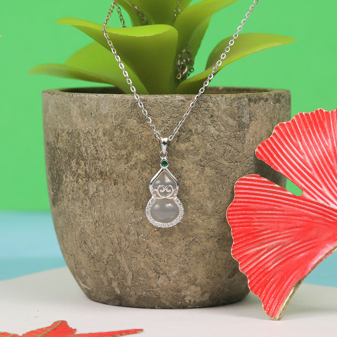 Silver Natural White Transparent Wulu Shape Pendant With Chain