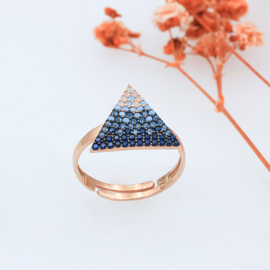 Rose gold tringle shape multi diamond ring