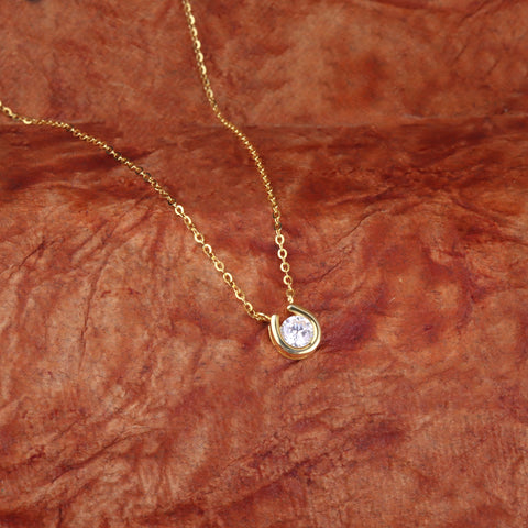 Women  Circular  White Diamond Pendant With Chain