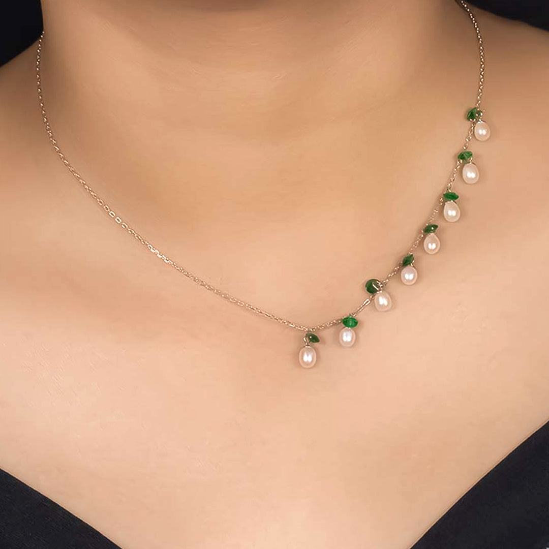 Ovals with green beads chain silver neckless