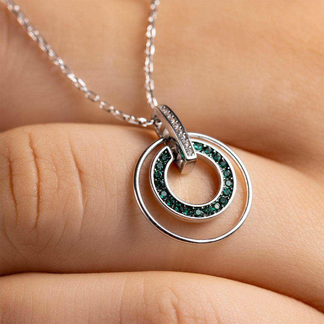 Dual circle linked pendant with chain