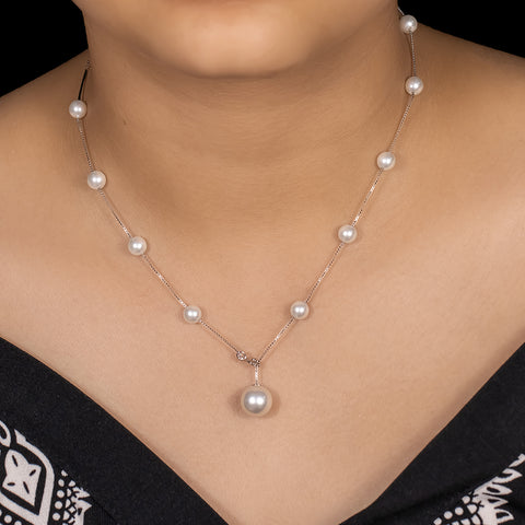 Silver pearls necklace