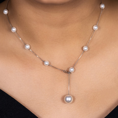 Silver pearls necklace