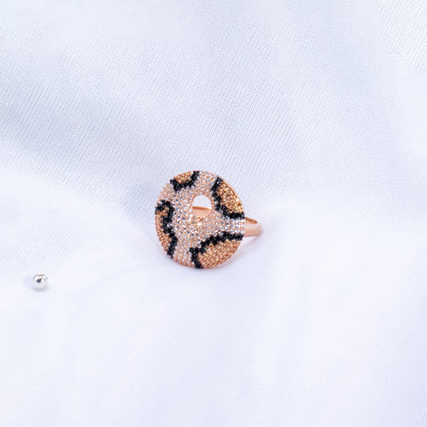 Rose gold leopard mark diamond round shape necklace