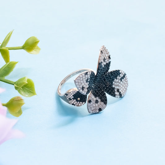 Rose gold big flower black and white shiny diamond ring