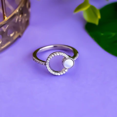 Double round with mother of pearl diamond silver ring