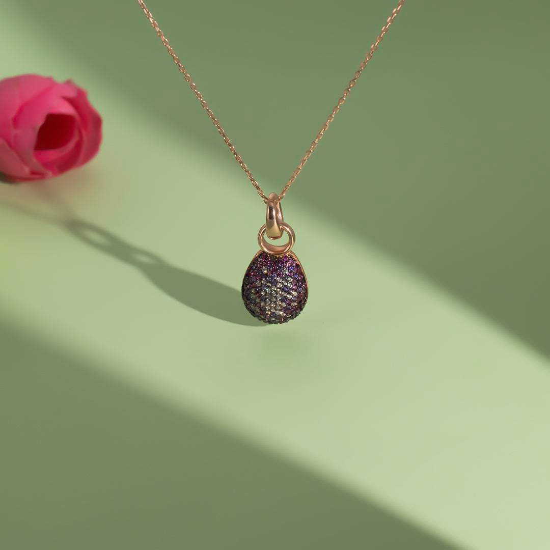 Oval shape rose gold pendant with chain