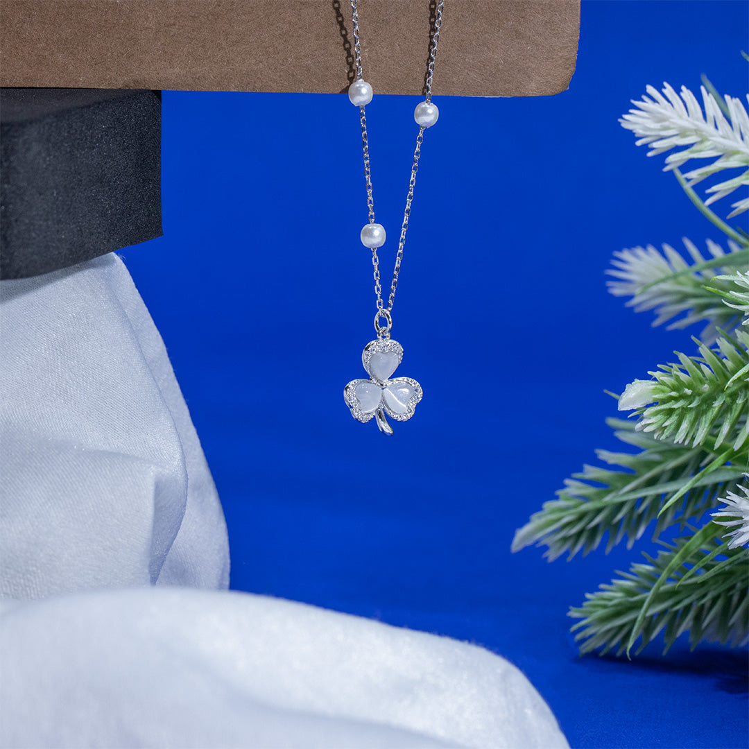 Silver flower diamond with beads pendant chain