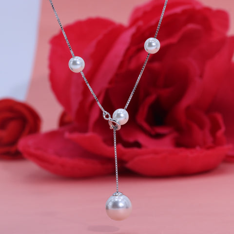Silver pearls necklace