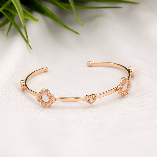 Rose gold heart with flower shape diamond bracelet