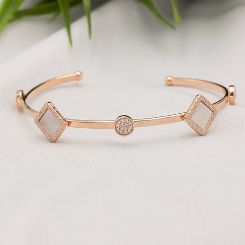 Rose gold rhombus with round shape diamond bracelet