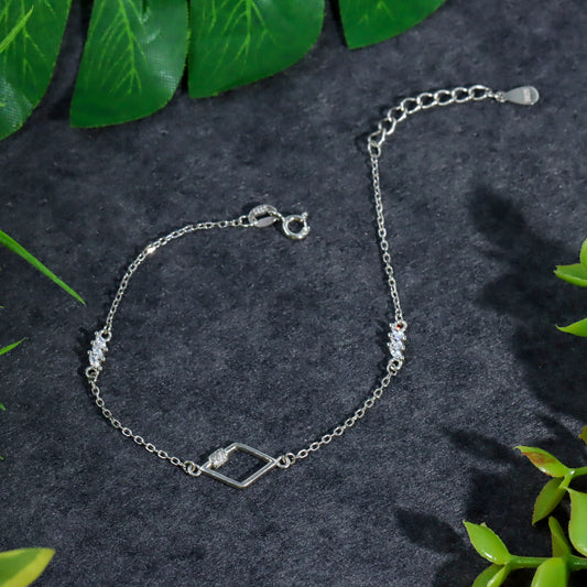 Silver rhombus shape chain bracelet