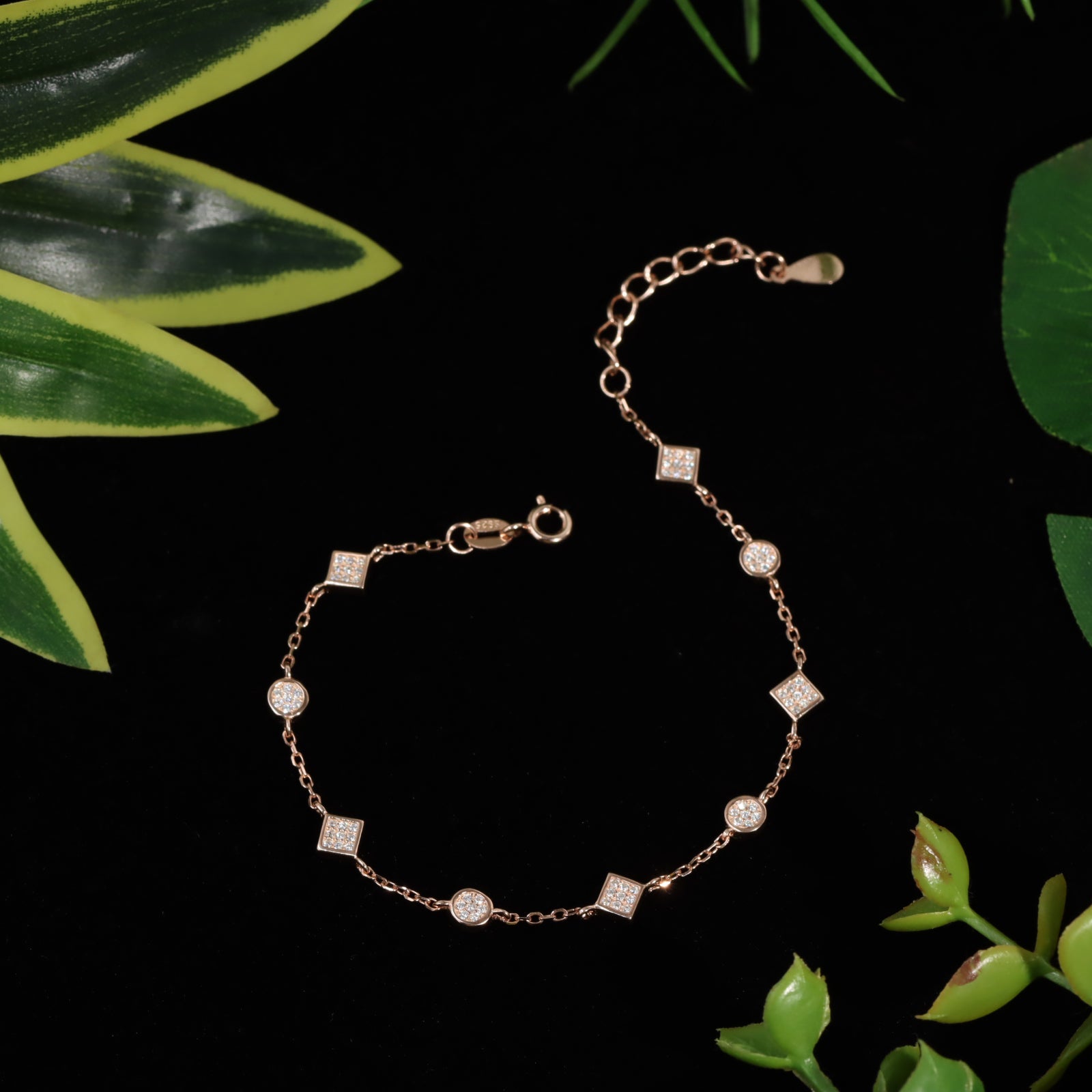 Rose gold rhombus with round shape chain diamond bracelet