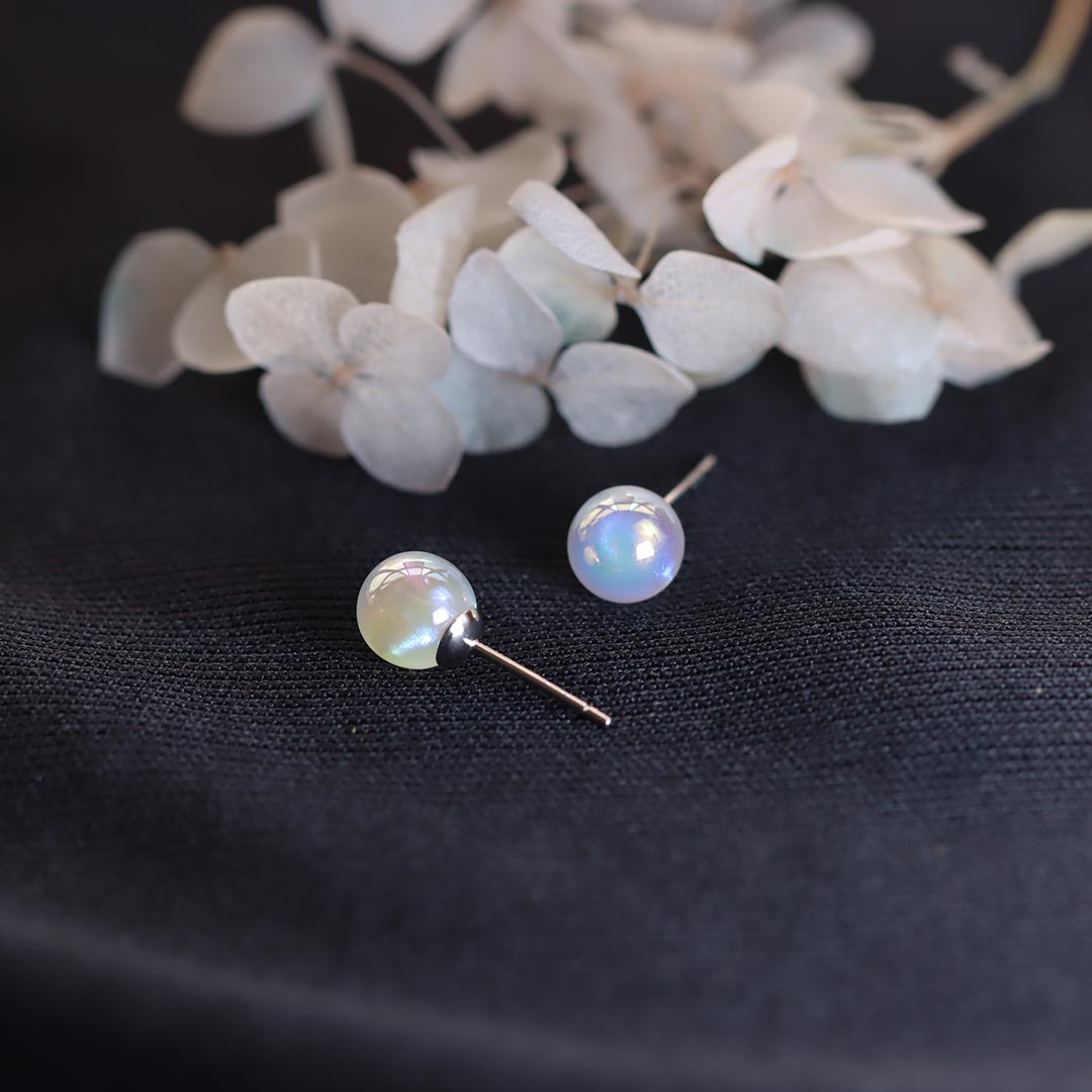 Silver shiny white pearl earring