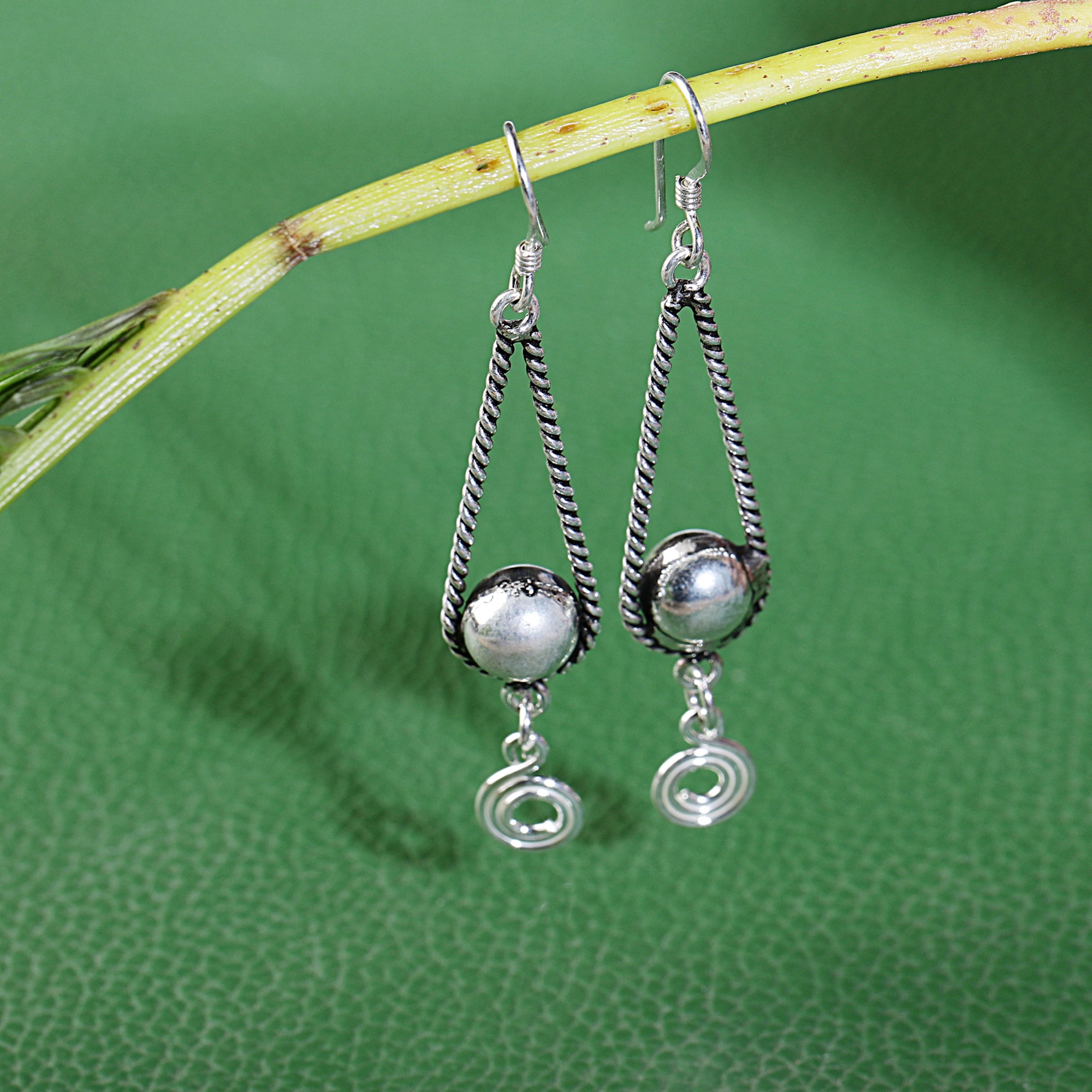 Long pearl silver oxidized earring