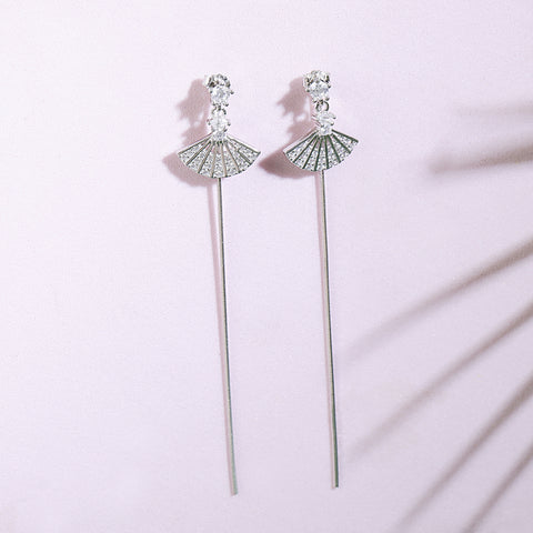Sparkling dance with long chain earring