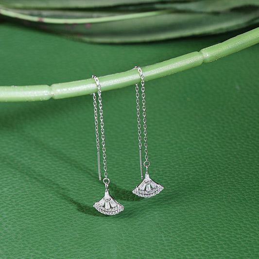 Long chain with sparkling dance earring