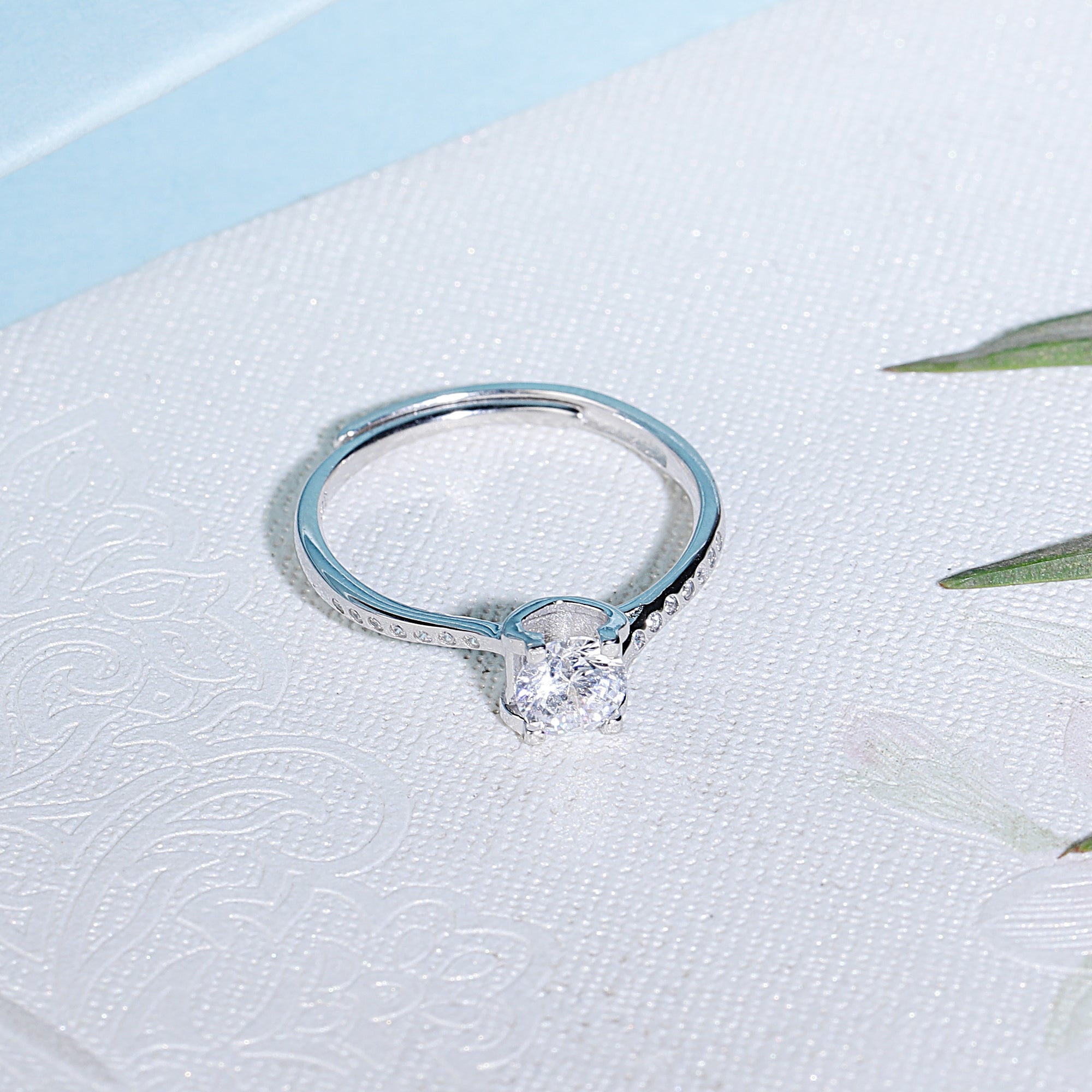 Classic diamond ring with adjustable size