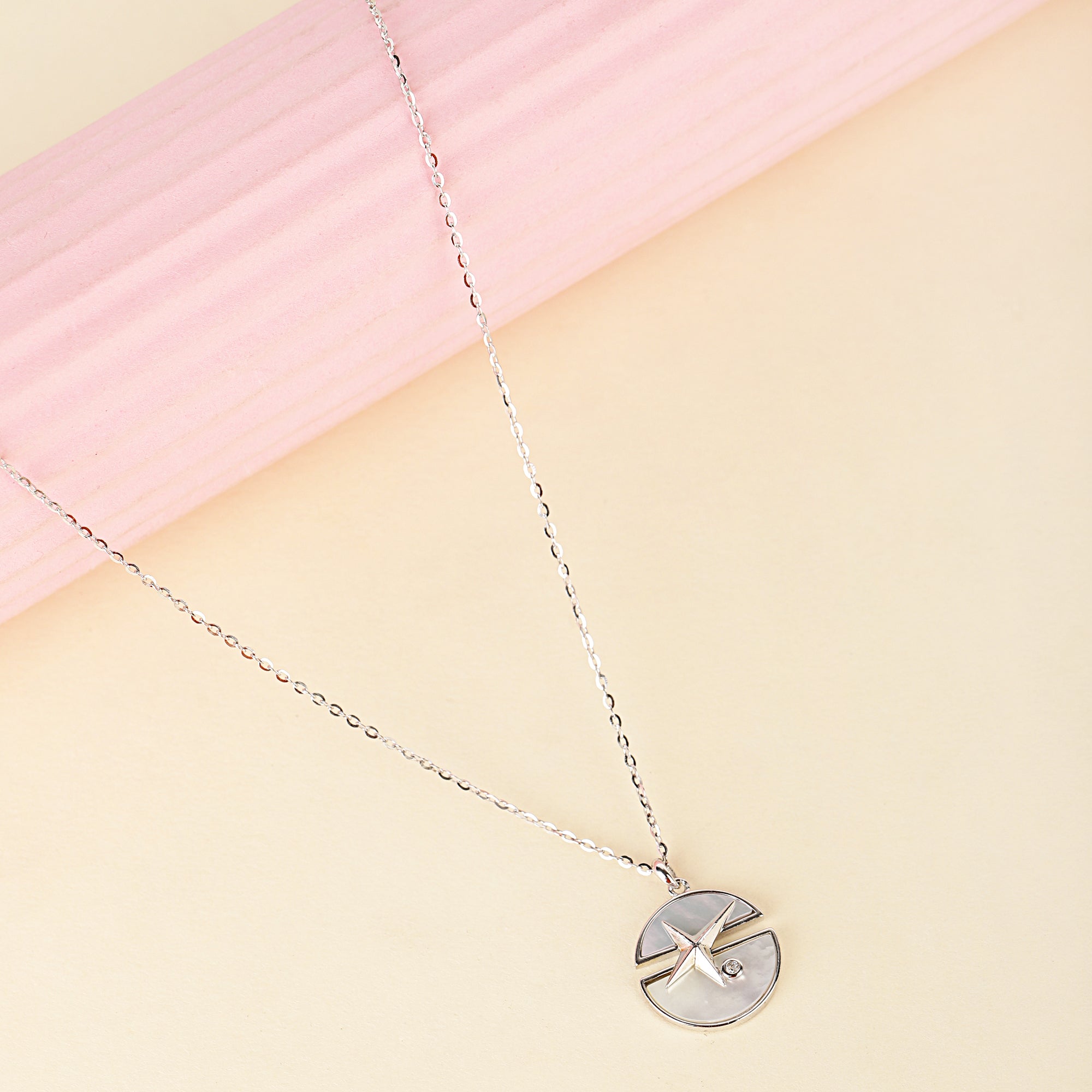 Silver sparkling star necklace