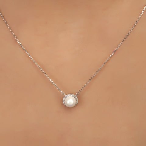 Silver chain with mother of pearl