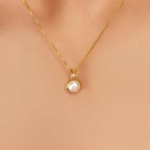 The Classic Pearl Pendant With Chain Gold Plated